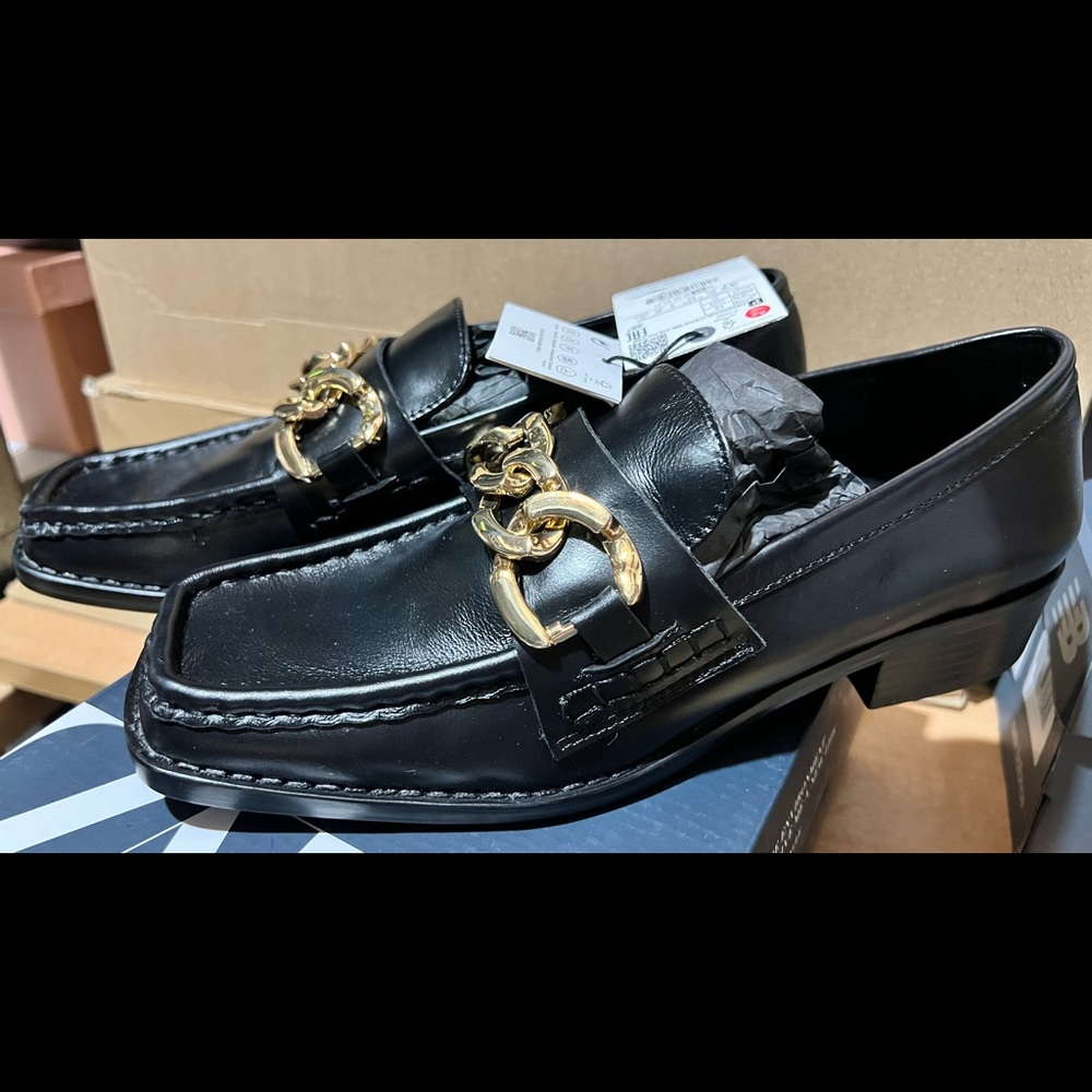 Genuine leather square head loafer